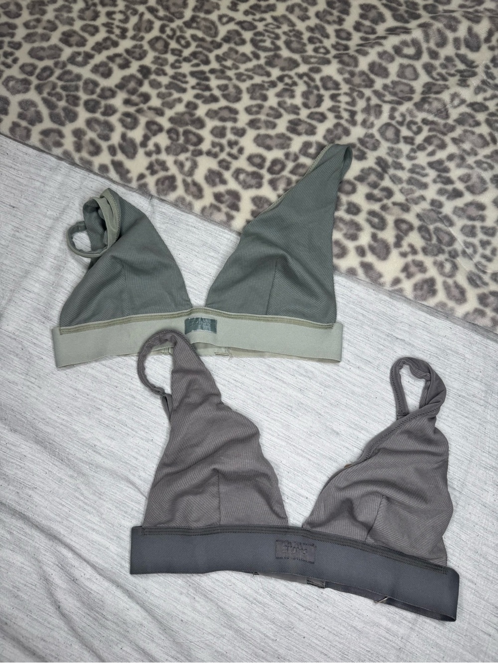 SKIMS Cotton Rib Plunge Bralette / Medium.